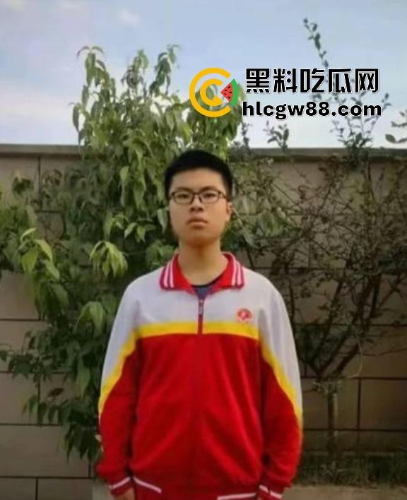 清华大学理工男【张植瑞】潜入华北电力偷拍被抓，手机藏大量师生厕所视频，斯文禽兽有辱清华之名！-8