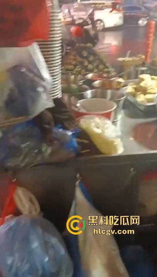 湖南长沙路边摊臭豆腐制作全过程曝光！网友现场考察直呼太惊人！-1