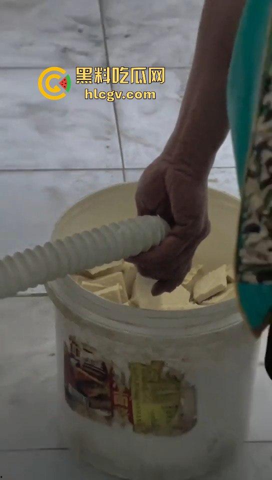 湖南长沙路边摊臭豆腐制作全过程曝光！网友现场考察直呼太惊人！-11
