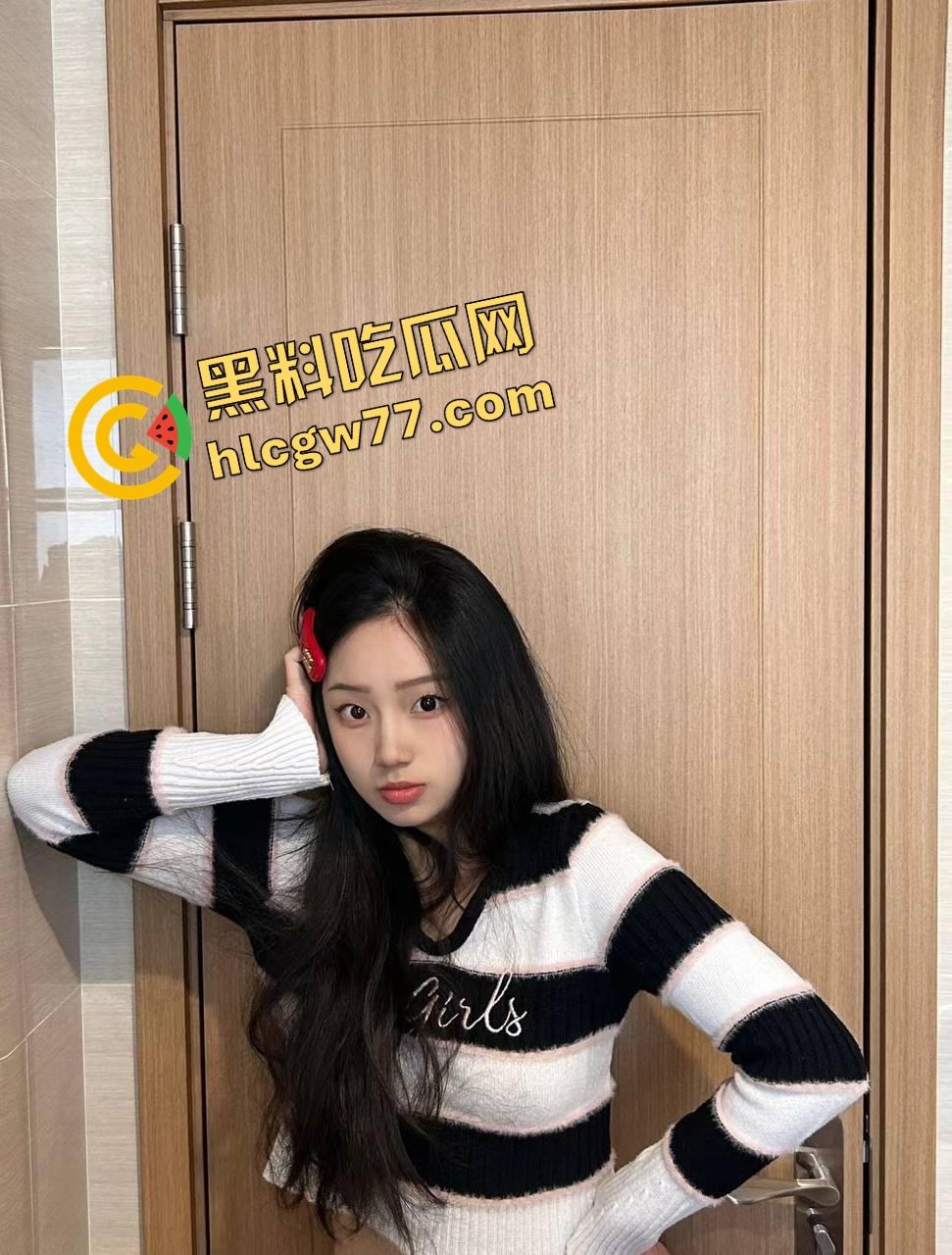 南陵学院白皮学妹『林楚楚』欲望强到自己求调教，高潮翻白眼吐舌头，被无套内射还喊喂尿打屁股！-4