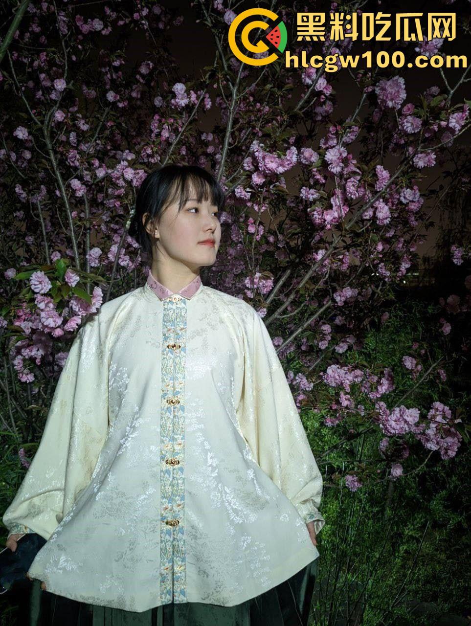 绿帽情节的老公投稿自己的反差骚逼老婆，从18到28从懵懂少女变淫荡人妻细数恩爱十年-4