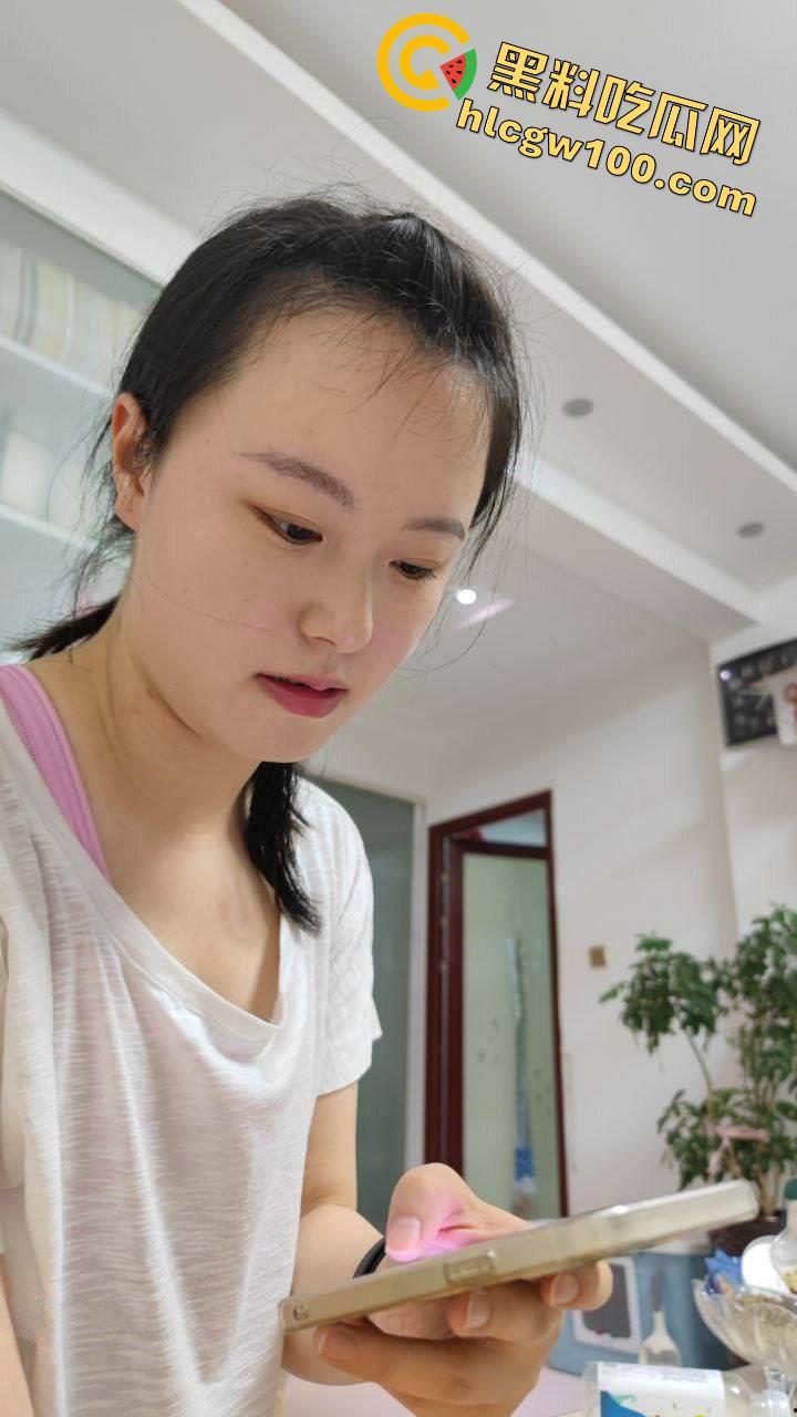 绿帽情节的老公投稿自己的反差骚逼老婆，从18到28从懵懂少女变淫荡人妻细数恩爱十年-10