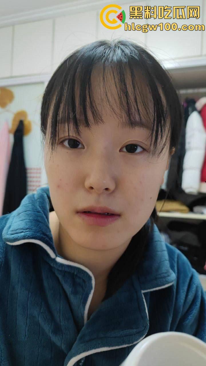 绿帽情节的老公投稿自己的反差骚逼老婆，从18到28从懵懂少女变淫荡人妻细数恩爱十年-18