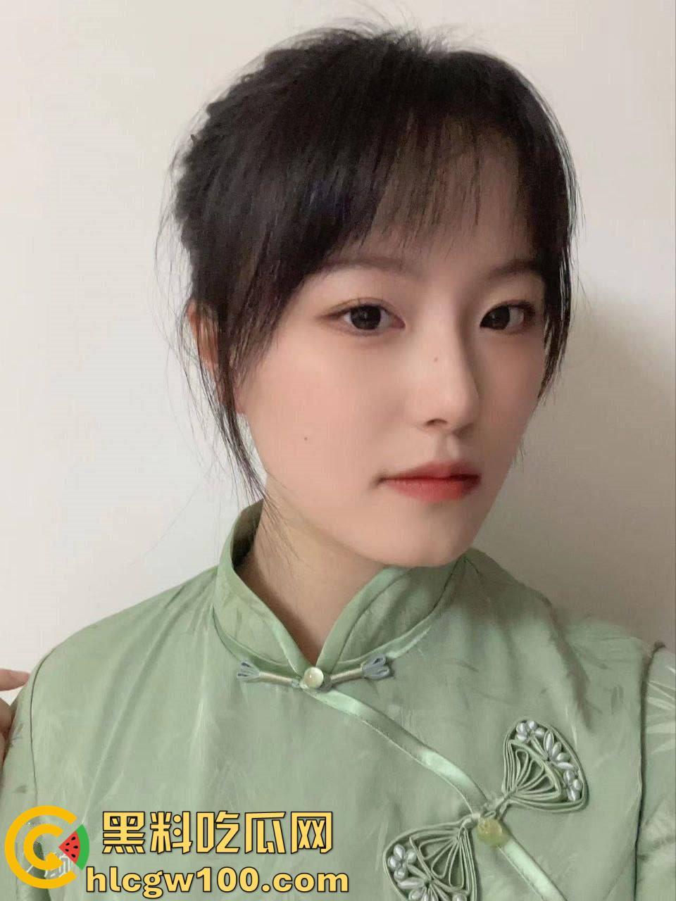 绿帽情节的老公投稿自己的反差骚逼老婆，从18到28从懵懂少女变淫荡人妻细数恩爱十年-19