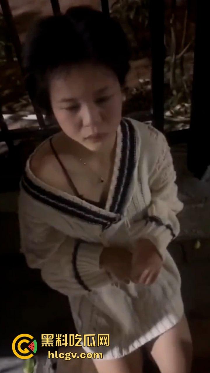 重庆体育生【陈子逸】女友遭多名同学逼下跪扇耳光 恶劣霸凌视频曝光 真是一群畜生-5