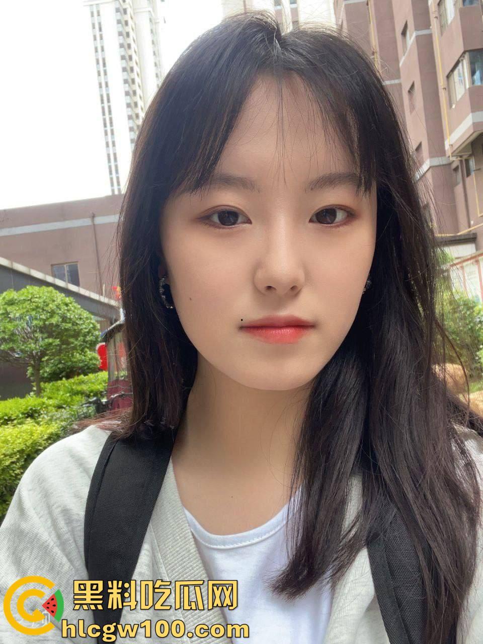 绿帽情节的老公投稿自己的反差骚逼老婆，从18到28从懵懂少女变淫荡人妻细数恩爱十年-23