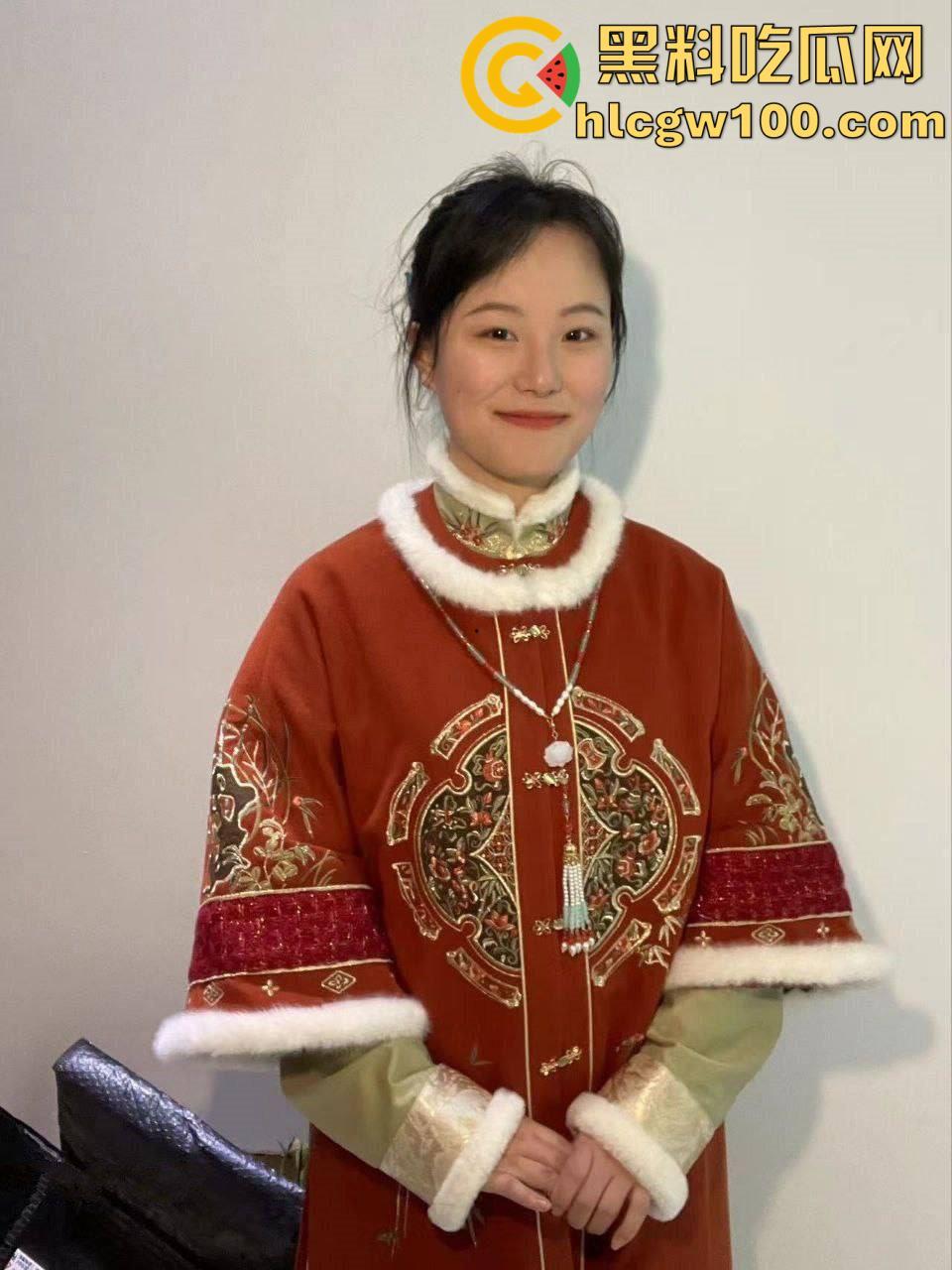 绿帽情节的老公投稿自己的反差骚逼老婆，从18到28从懵懂少女变淫荡人妻细数恩爱十年-24