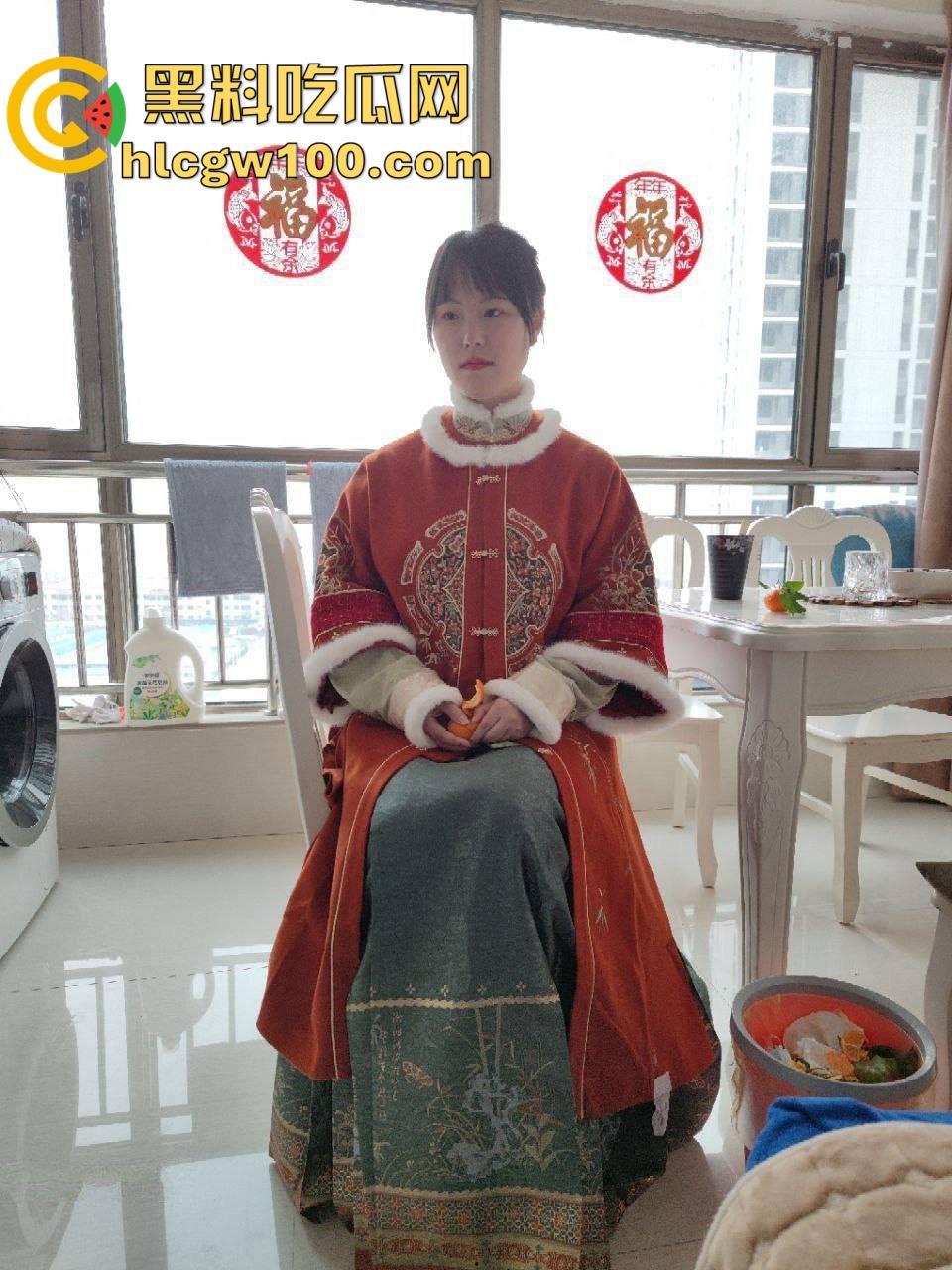 绿帽情节的老公投稿自己的反差骚逼老婆，从18到28从懵懂少女变淫荡人妻细数恩爱十年-27