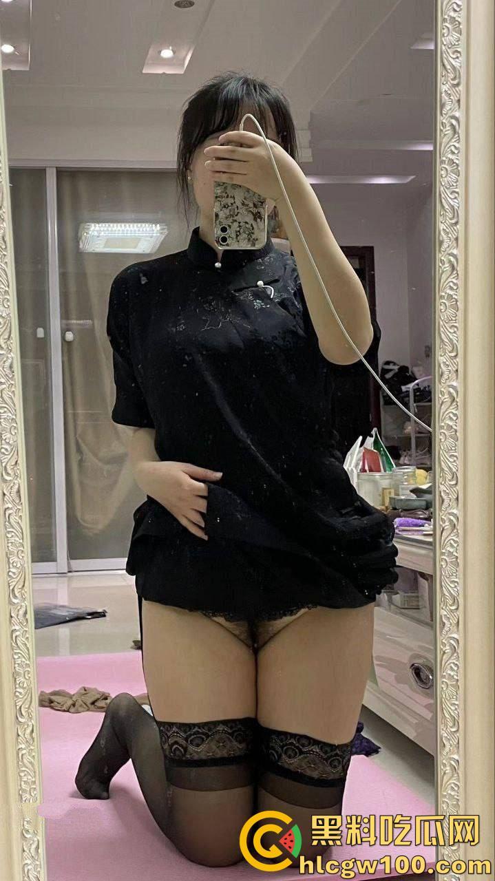 绿帽情节的老公投稿自己的反差骚逼老婆，从18到28从懵懂少女变淫荡人妻细数恩爱十年-49