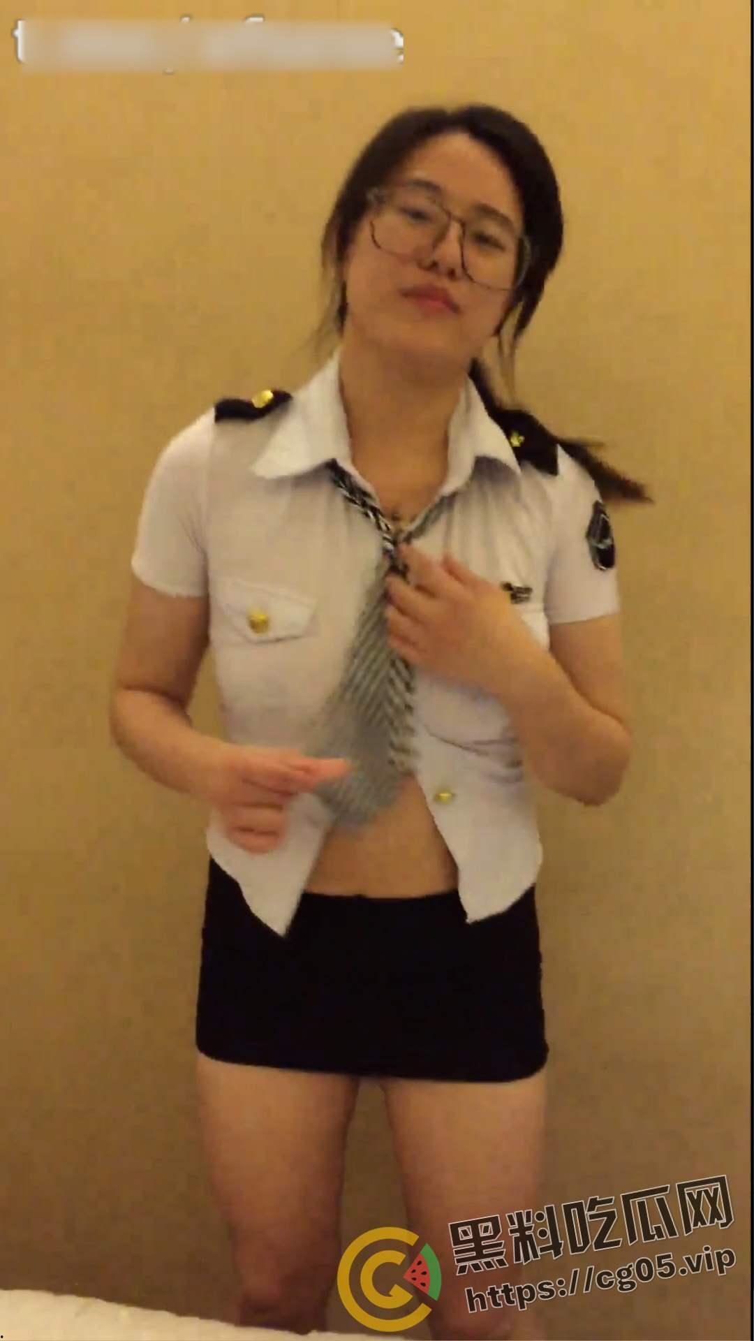 北京市第二中学 语文老师【王丽】被炮友叫做丽姐 喜欢穿cos跟炮友约炮 边做爱边跟父母打电话-4