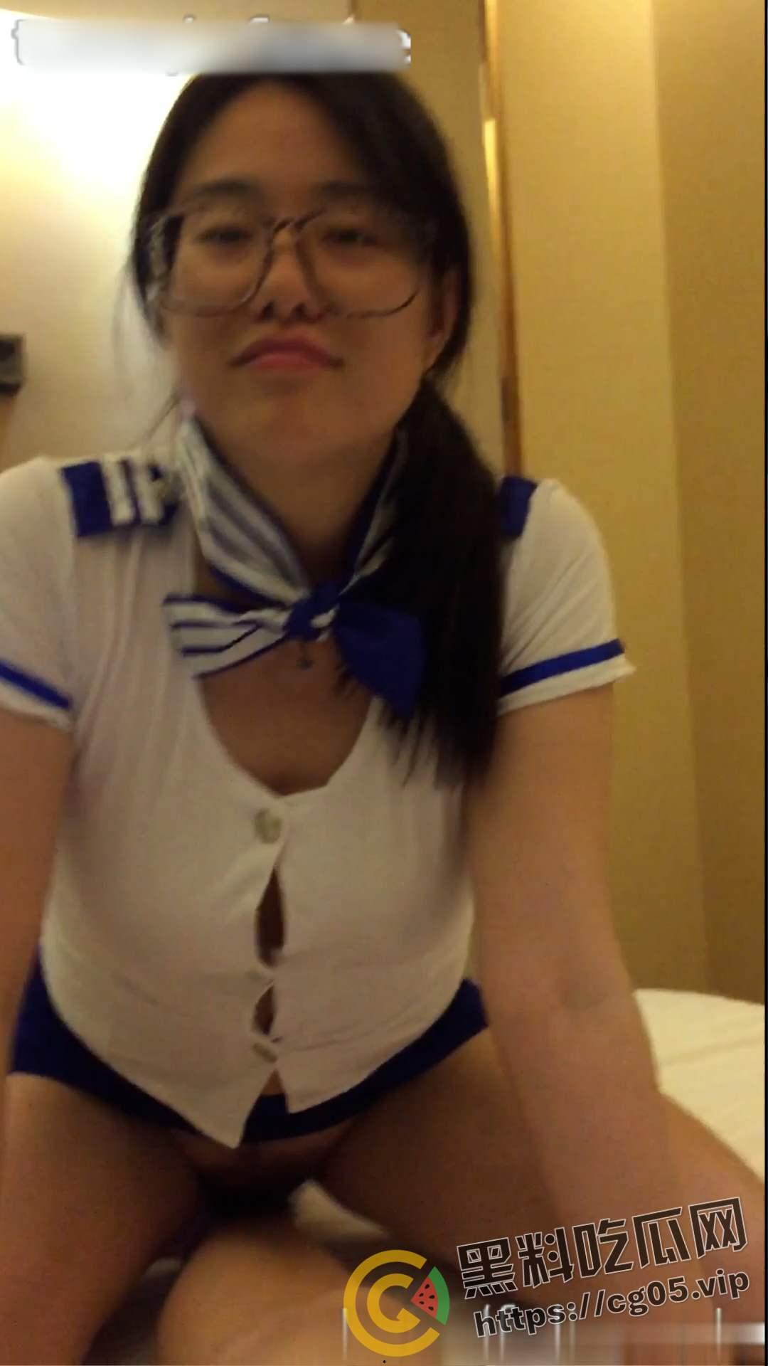 北京市第二中学 语文老师【王丽】被炮友叫做丽姐 喜欢穿cos跟炮友约炮 边做爱边跟父母打电话-6