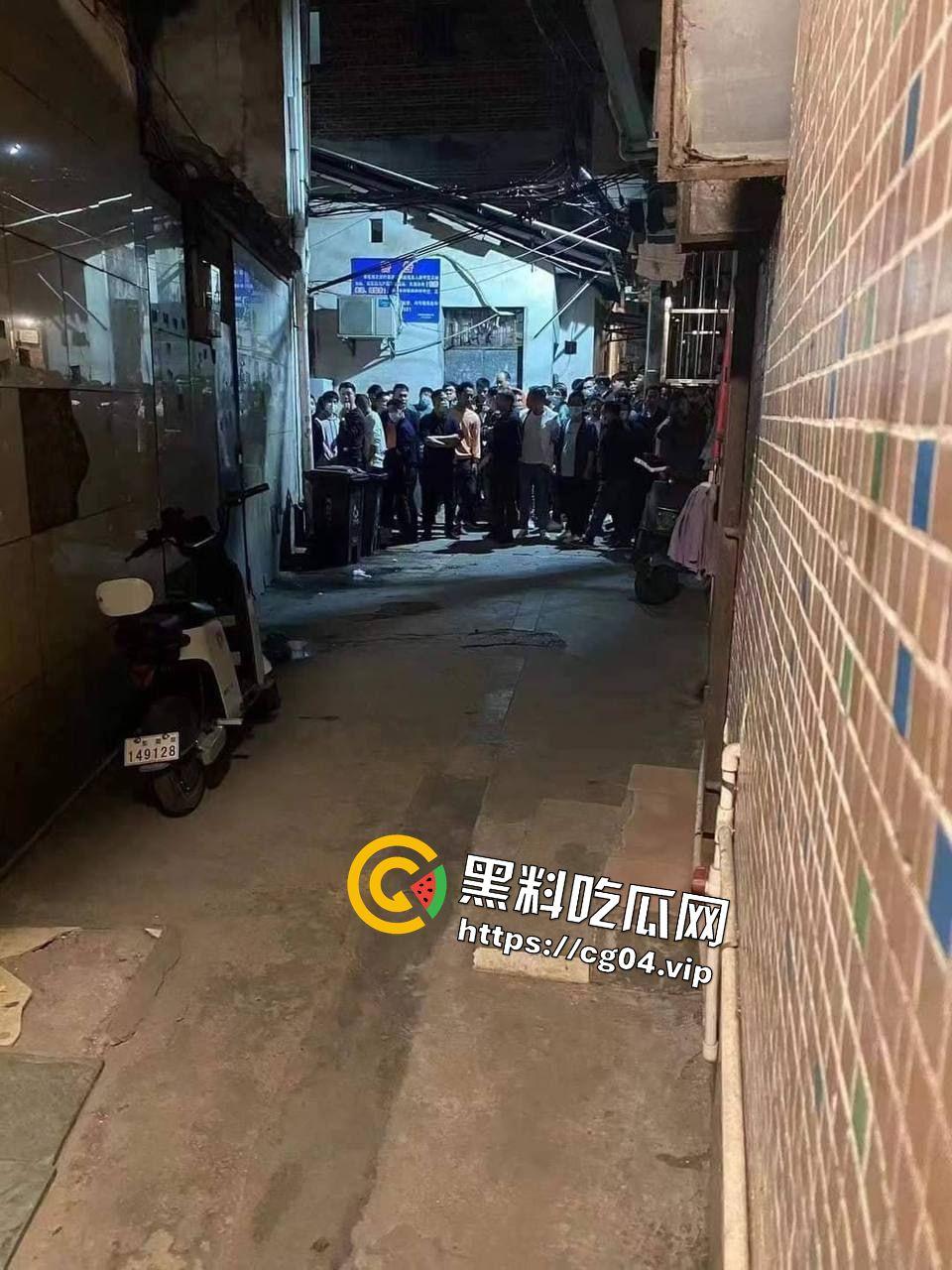 活久见！排长队嫖娼  果然是没有耕坏的田  只有累死的牛吗-6