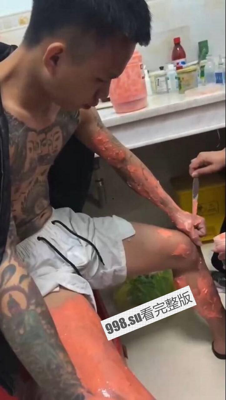 抖音 精神小伙 皇古 直播装逼失败裤裆着火 希望老二还能保住-5