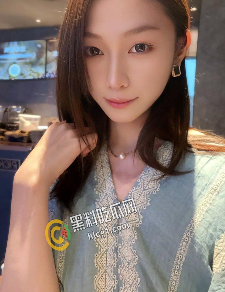 四川音乐学院舞蹈生女神 肖宇馨 下海兼职 假装清纯不让拍脸 后来在金钱的力量下妥协 给金主口交毒龙技术堪比技师-4