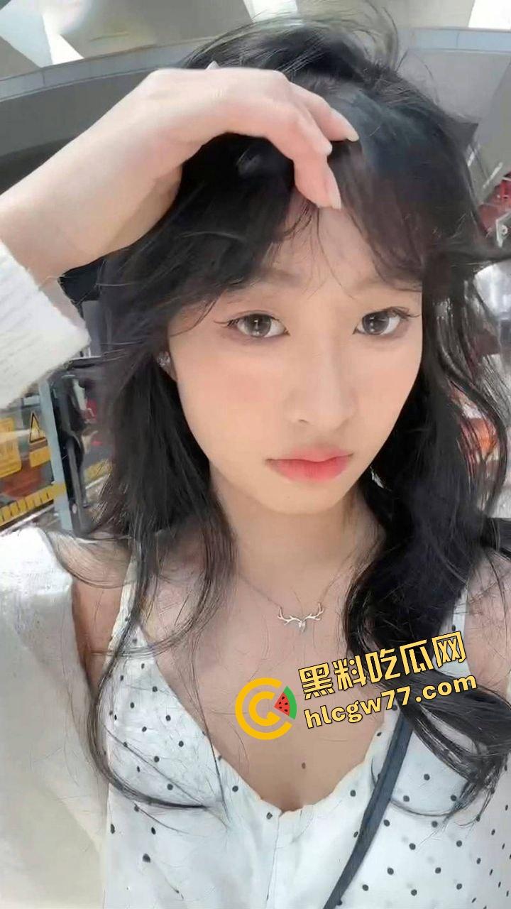 舔狗追了俩学期，她男友早就用手机拍完炮片，无锡职院校花【方诗蕊】的清纯滤镜碎成渣！-1