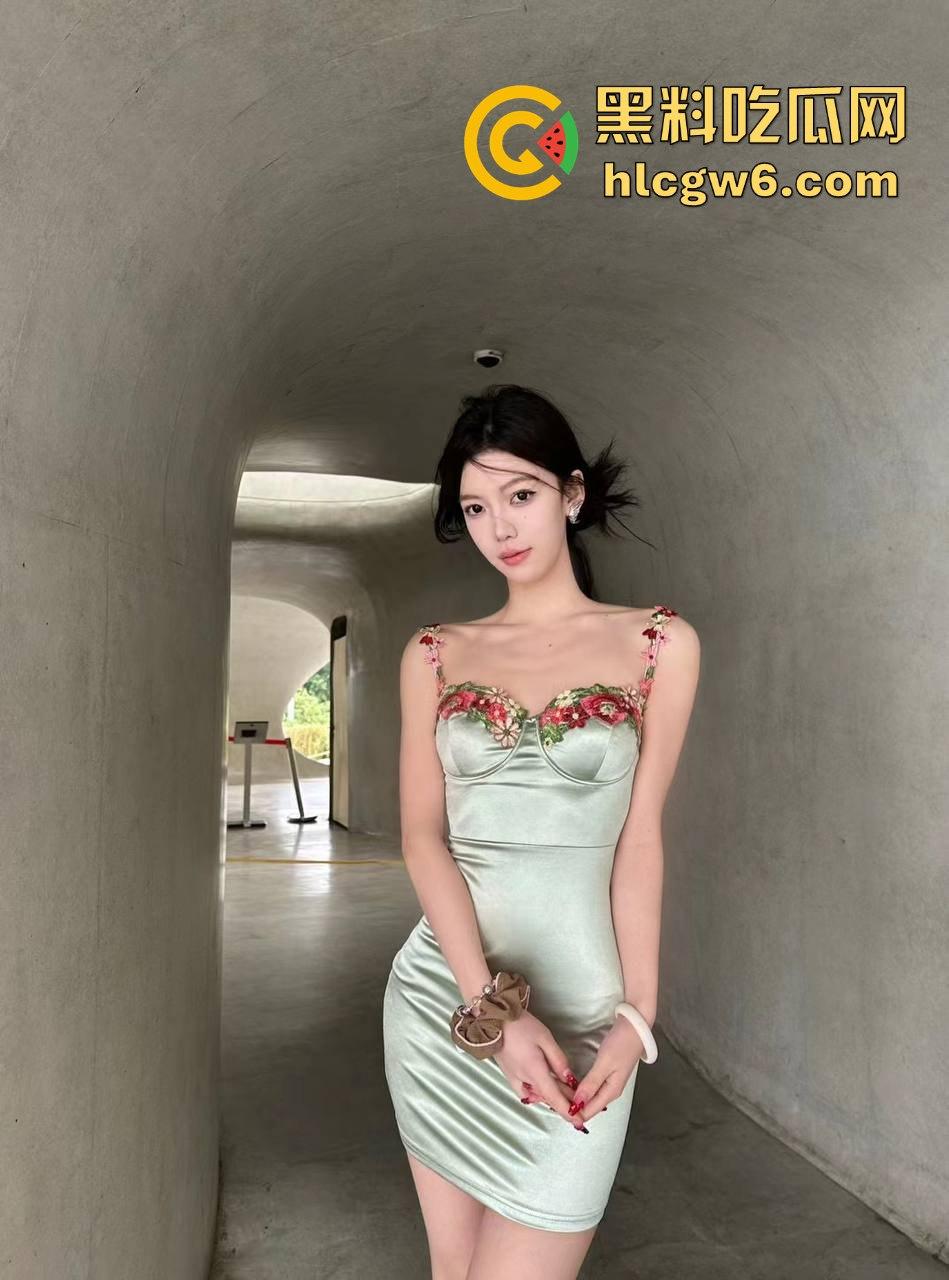 三亚大佬试驾大学生清纯母狗高亚琪！昼夜两张脸，白天乖巧拍照晚上浪翻酒店，骚到让人精盆告急-3