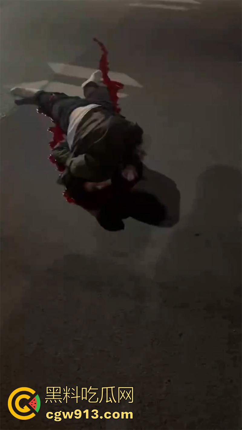 又有两个骑士挂了，女骑喝多叫舔狗来骑车，结果舔狗为装逼，让女神高看自己一眼，飞速飙车飞出当场死亡！-7