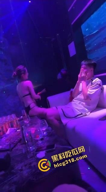 裸场果然不骗我妹子奶子像脱缰，抖到全场想冲上去干！朋友说得对，这地儿真TM猛！-12