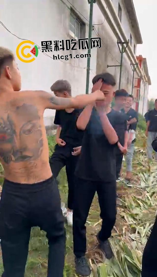 快手大瓜！河南林州红脸社霸凌围殴全集视频！ 古惑仔的河南本土化 哥哥你满嘴靠嫩娘真帅-3