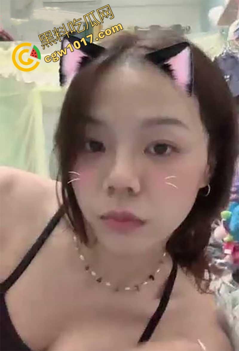 四川极品短发小少妇【汪梦霏】喜欢镜前做爱！边交欢边拍自己淫态，玩裸聊举奶挑逗，全程露脸表情骚极！-7