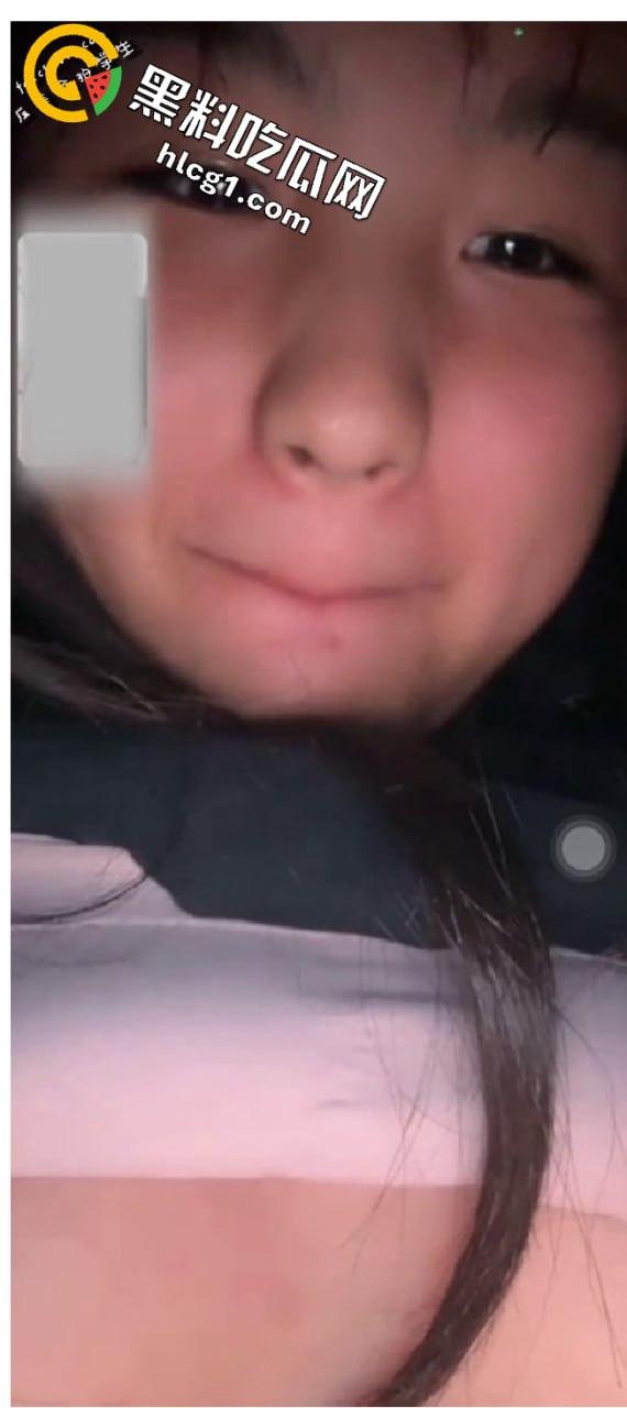 徐工职生物制药大一女生荣佳欣，和姐夫视频自慰被曝光 军训服下的小骚货-2