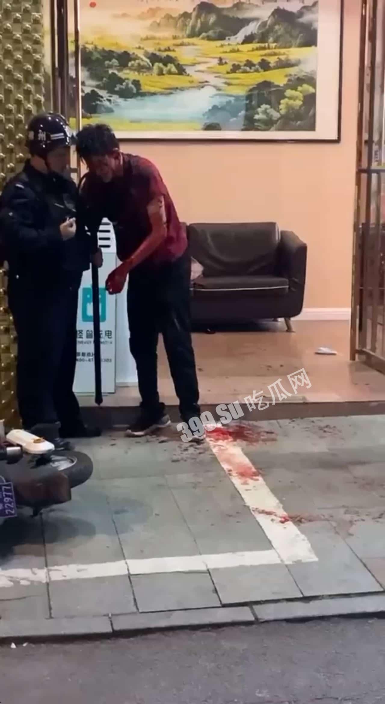 4月30日晚十点左右，广西柳州市发生砍人事件ps：大概率又是情刀-3