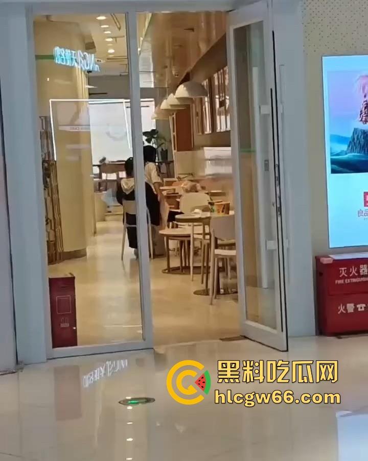 宁乡罗曼西饼屋惊现野战小情侣 春天到了又到了发情的时候 还有什么能够比野战刺激呢-8