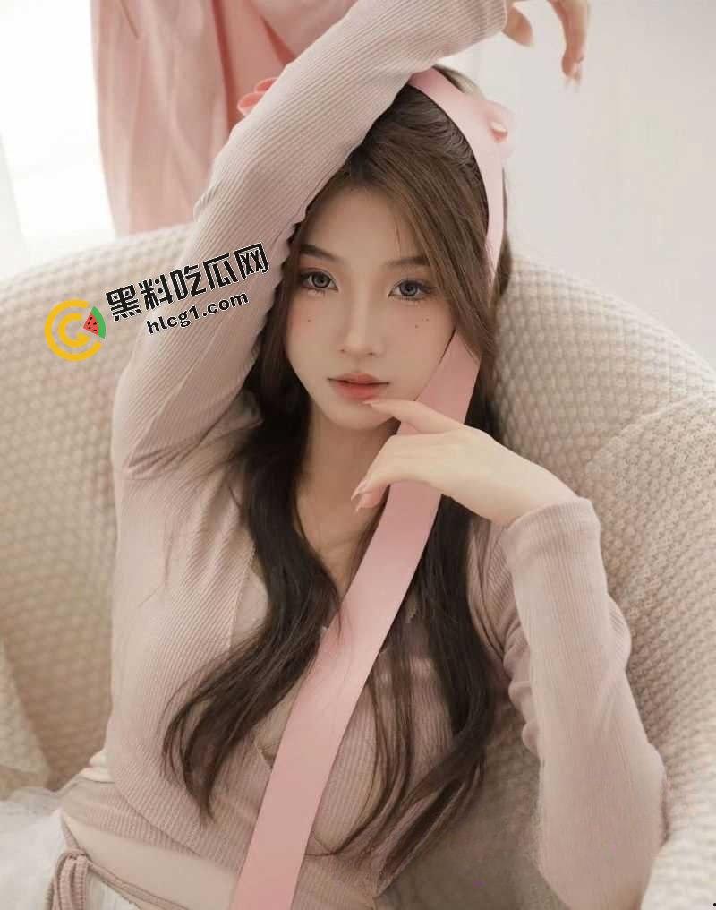 成都大学反差婊 极品身材嫩妹『张俪』金主包养 抽烟般的吸鸡巴 被金爸曝光-3