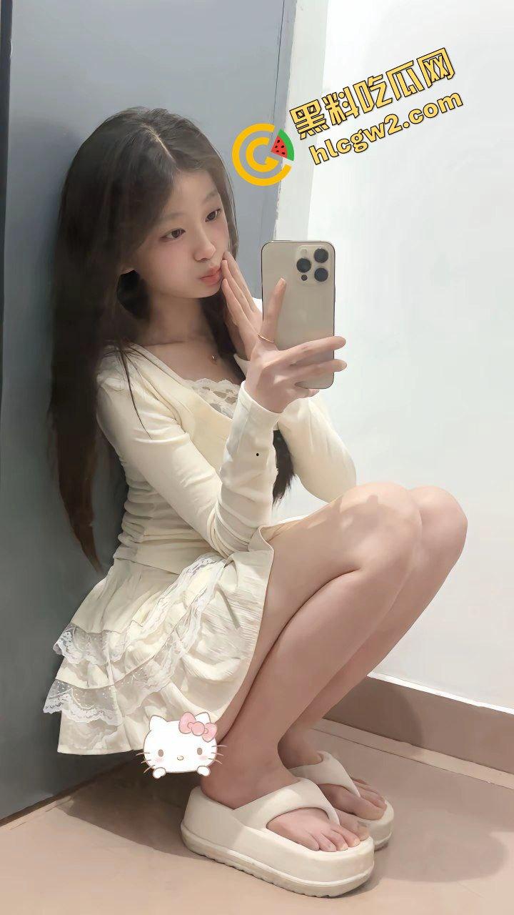 抖音清纯反差婊学生妹『愛意随風起』酒吧蹦迪被灌醉 到单男家后入猛怼！独家曝光！-3