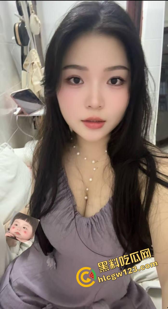 这主播真有绝活，胸能晃腿能劈嘴能含，一字马都能给你一秒五劈，我赌你们撑不过5分钟！-1