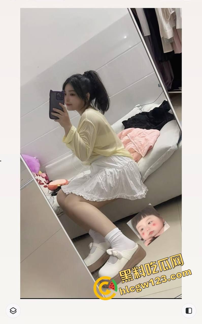 这主播真有绝活，胸能晃腿能劈嘴能含，一字马都能给你一秒五劈，我赌你们撑不过5分钟！-4