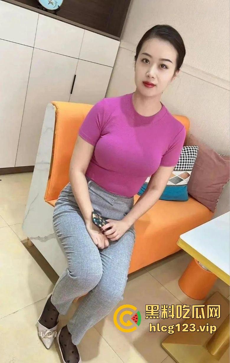 抖音爆料！江苏31岁人妻【你的晴姨】丝袜诱惑不穿内裤，妩媚撩人引发热议！-7