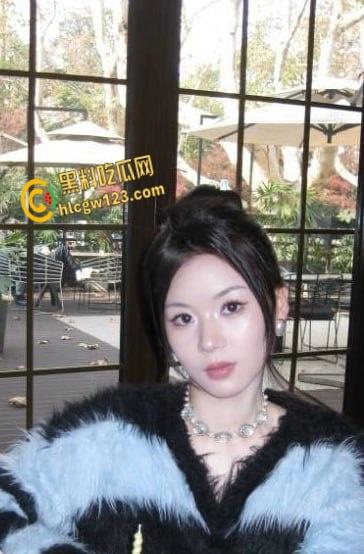 00后模特【蒯欣欣】清纯T台变情趣野猫，白虎肥臀后入，娇喘勾魂内射还想再来一炮!-3