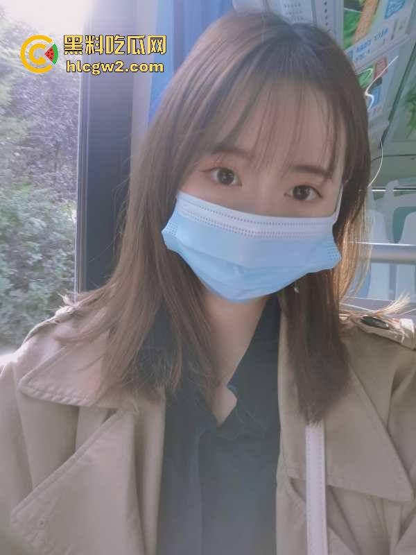 约炮南宁师院极品【江晓莹】 颜值高身材好，口活顶得堪比飞机杯，吃鸡技术爽翻天！独家真实爆料！-2