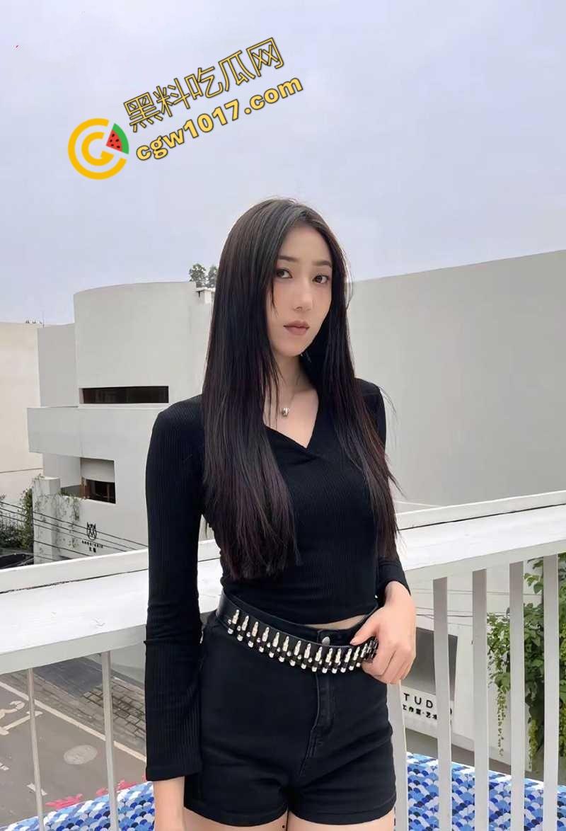 成都长腿御姐【张曦文】私密约炮视频曝光:T台女神化身淫娃荡妇,女上位骑乘金主大屌,淫穴喷张遭全网围观!-6