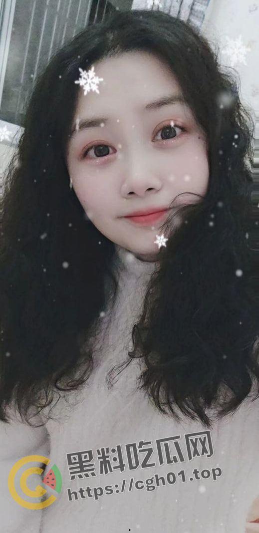 广州少妇【刘芸清】婚内欲求不满 寂寞难耐的骚母狗  小穴胶粘的自拍发给网友遭流出-1