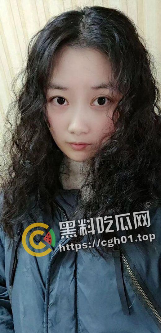 广州少妇【刘芸清】婚内欲求不满 寂寞难耐的骚母狗  小穴胶粘的自拍发给网友遭流出-2