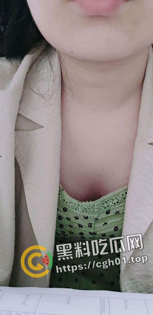 广州少妇【刘芸清】婚内欲求不满 寂寞难耐的骚母狗  小穴胶粘的自拍发给网友遭流出-4