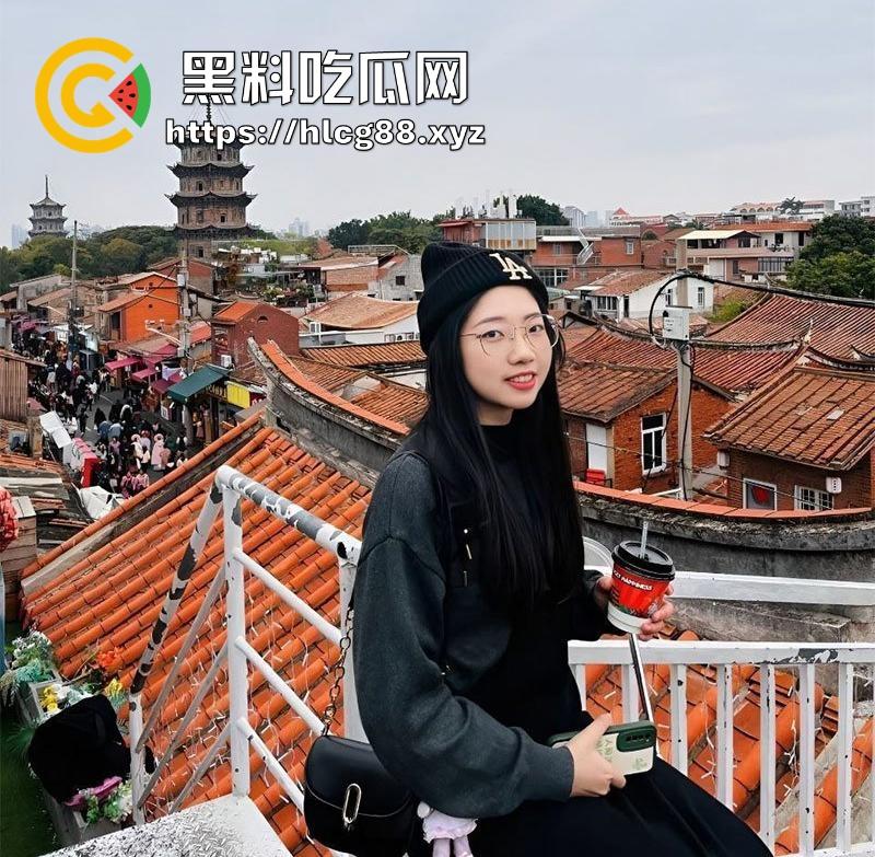 海南反差骚幼师【秦舒培】表面上清纯眼镜妹 私下却是精盆公交车 到处聊骚约炮-9