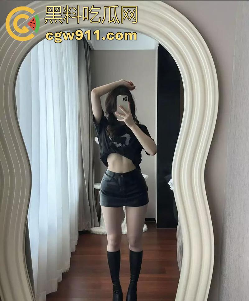 你女神只是富人母狗，抖音600w粉丝网红【Shirley林】，裸聊勾引金主视频曝光，假名媛欺骗粉丝，真婊子自慰淫穴！-7