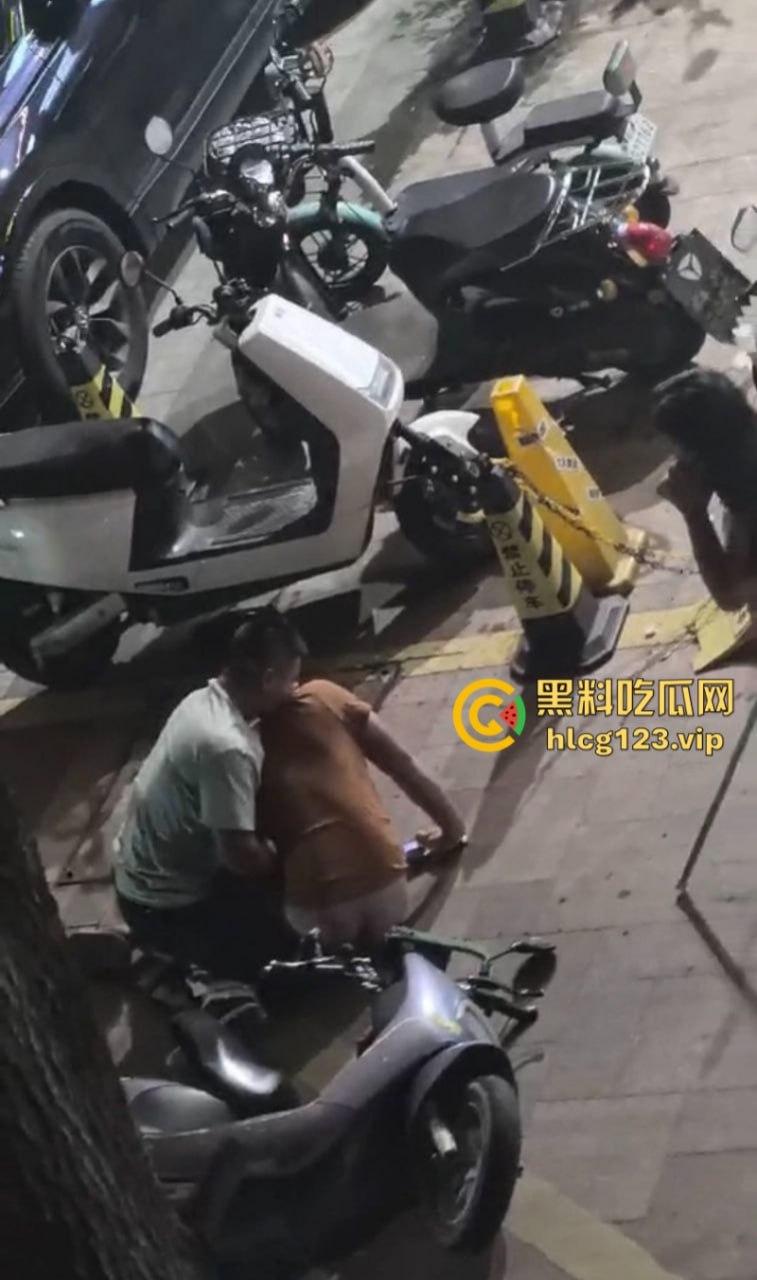 21世纪抓小三新高度 男小三惨遭脱裤捏命根子 哪里操的我老婆就毁掉哪里！-2