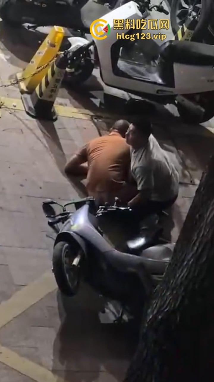 21世纪抓小三新高度 男小三惨遭脱裤捏命根子 哪里操的我老婆就毁掉哪里！-5