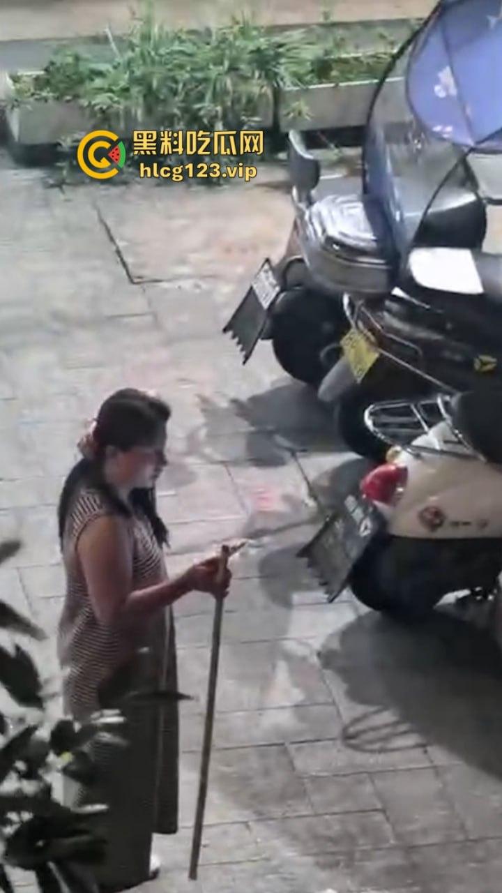 21世纪抓小三新高度 男小三惨遭脱裤捏命根子 哪里操的我老婆就毁掉哪里！-8