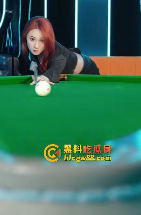 有钱人的快乐我们想象不到，陪玩8连发包厢猫抓人，1W充卡一杆球没打，全程不打球只玩女的！-4