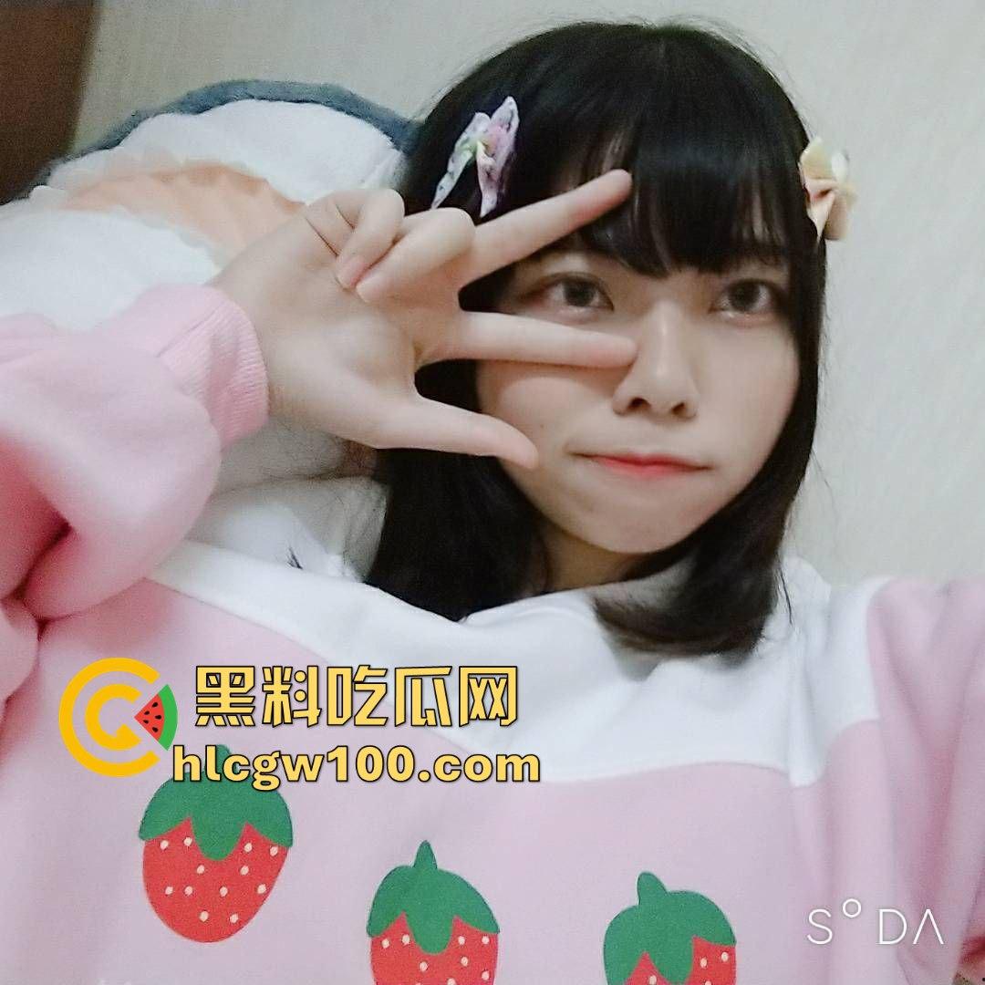 可爱COS！广东工商学院大一学妹【伊妍祺】与男友性爱记录曝光，白虎少女居然需求这么大 内容劲爆！-3