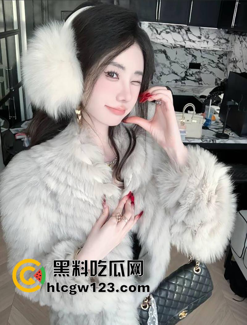 抖音服装界诈骗大神【Sun雅乔】，专坑无知小仙女，表面女神背地富人母狗，各种约炮群p淫荡至极！-4