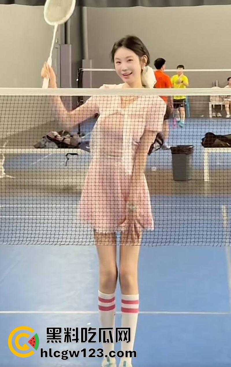 抖音服装界诈骗大神【Sun雅乔】，专坑无知小仙女，表面女神背地富人母狗，各种约炮群p淫荡至极！-7