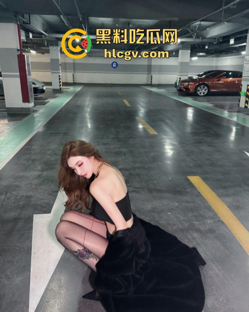 微博436W粉丝大网红【王一霏ADA】面对潜规则果断一对一视频四点全露！-11