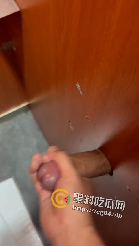 鸟洞！又在各地厕所复苏  属于男同的畸形浪漫  甚至还有不少中男人  生活所迫还是个性使然-6