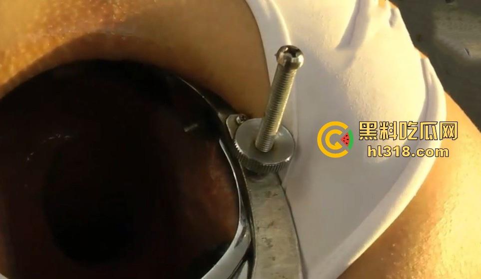 重口慎入！欧美骚妇变态扩肛，超大号道具捅菊花直至小腹隆起，直肠深处清晰呈现，这可真是一步到胃啊！-7